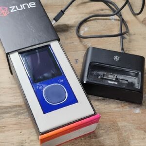 Microsoft Zune Portable Media Player in Bright Blue with Black Dock